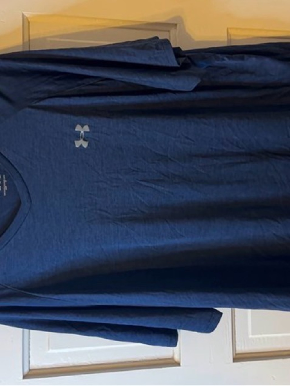 Under Armour Men’s Navy Long Sleeve Performance Tee